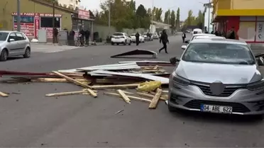 Patnos'ta Şiddetli Rüzgar Çatıları Uçurdu