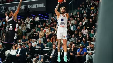 Anadolu Efes Paris'i Yendi