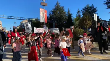 Bozüyük'te Cumhuriyet Bayramı Yürüyüşü