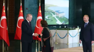 Cumhurbaşkanı Erdoğan, Cumhuriyet'in 102. yıl dönümünde tebrikleri kabul etti