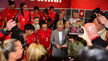 Cumhurbaşkanı Erdoğan, Türkiye A Milli Kadın Futbol Takımı'nı Tebrik Etti