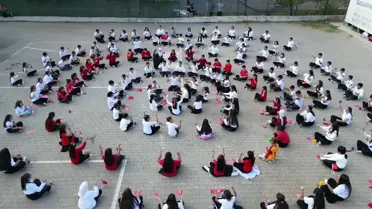 Diyarbakır'da 200 Öğrenci Cumhuriyet Bayramı İçin Koreografi Sergiledi