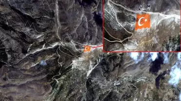 Uzaydan Türk Bayrağı Görseli