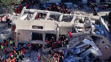 Gebze'de 7 Katlı Bina Yıkıldı