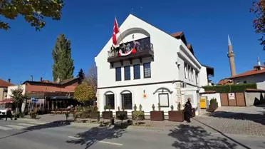 Prizren'de 102 Kadın Türk Bayrağı Ördü