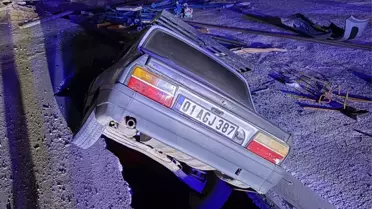 Osmaniye'de Otomobil Çukura Düştü