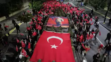 Sivas'ta Cumhuriyet Yürüyüşü ve Havai Fişek Gösterisi