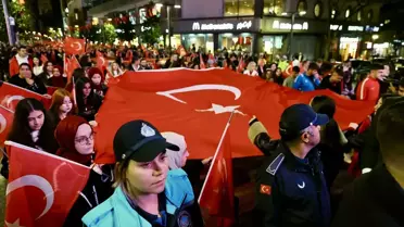 Trabzon ve çevre illerde Cumhuriyet'in 102. yıl dönümü fener alayı ile kutlandı