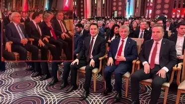 Tüm gözlerin çevrildiği yere Davutoğlu ve Babacan da geldi