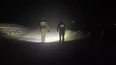Ağrı'da Kara Saplanan 2 Kişi Kurtarıldı