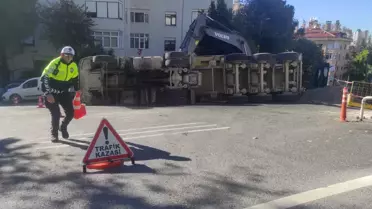 Beşiktaş'ta Kamyon Devrildi