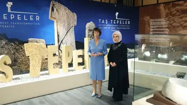 Emine Erdoğan, Almanya Başbakanı Merz'in eşiyle Millet Kütüphanesi'ni ziyaret etti