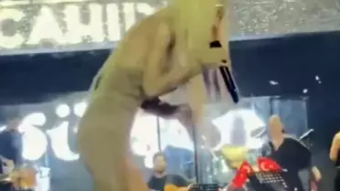 Gülşen, sahneye para atan hayranına kızdı: Üzerinde Atatürk var