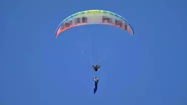 Fethiye'de Akrobatik Paraşüt Gösterisi