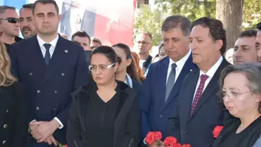 İzmir'de Deprem Şehitleri Anıldı