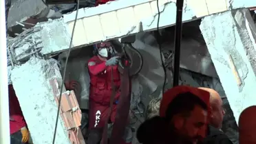 Gebze'de Bina Çöktü: İki Çocuk Hayatını Kaybetti