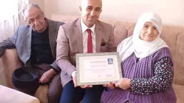 88 Yaşındaki Kadın Okuma Yazma Öğrendi