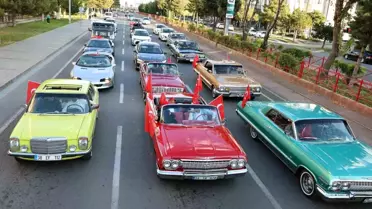 Talas'ta klasik araçlarla Cumhuriyet coşkusu