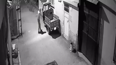 Adana'da Hırsızlık Kamerada