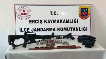 Erciş'te Ruhsatsız Silah ve Fişek Ele Geçirildi