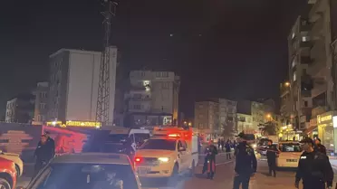 Gebze'de yıkılan binanın yakınındaki apartmanda çatırtı sesleri! 16 daire tahliye edildi