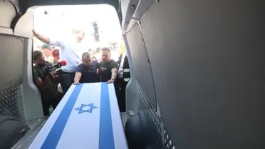 Hamas, 2 İsrailli esirin cesedini teslim etti