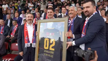 Kahta 02 Spor, Başkan Hallaç'a Onursal Başkanlık Takdim Etti