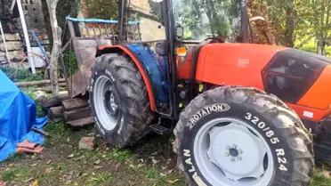 İnebolu'da Köy Muhtarı Traktör Kazasında Yaralandı