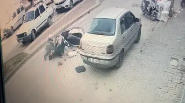 İnegöl'de Motosiklet Yayaya Çarptı: 2 Yaralı