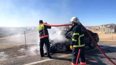 Besni'de Otomobil Yangını