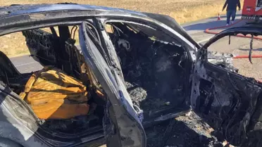 Otomobil Yolda Alev Aldı