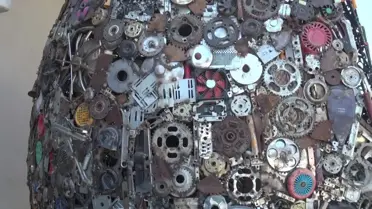 Hataylı Heykeltıraş ve Geri Dönüşüm Sanatçısı Zeytin Tanesi Heykeli Yaptı