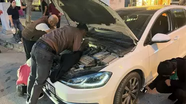 Kedi Yavrusu Otomobilden Kurtarıldı