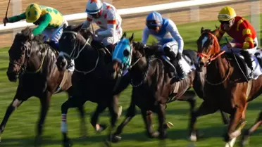 At yarışlarında Cumhuriyet ve Cumhurbaşkanlığı koşuları nefesleri kesti