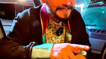 Avukat cübbesiyle kamera karşısına geçen galericinin başı dertte