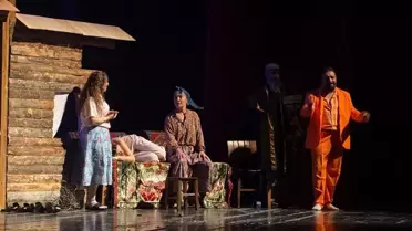 Deli Ayten Tiyatrosu Bursa'da Sahnelendi