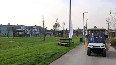 Cumhurbaşkanı Erdoğan, Atatürk Havalimanı Millet Bahçesi'nde esnafı ziyaret etti