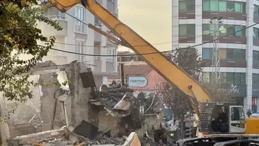 Gebze'de Çöken Binanın Enkazı Kaldırılıyor