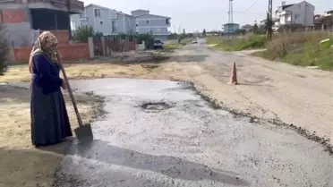 Tekirdağ'da Vatandaş Bozuk Yolu Kendi İmkanlarıyla Onardı