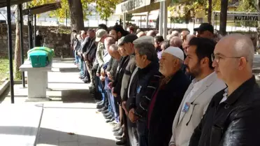 Dünyaca Tanınan Çini Sanatçısı Hamza Üstünkaya Son Yolculuğuna Uğurlandı