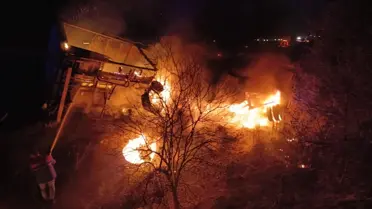 Bolu'da TIR Yangını: Alkollü İçecek Yükü Küllere Döndü