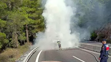 Gökova'da Kamyon Yangını Yol Kapatıldı
