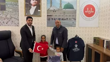 Kardeşlerin Bayrak Sevgisi Kamerada