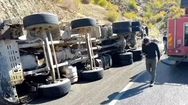 Sason'da Asfalt Yüklü Kamyon Kaza Yaptı