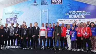 Özgür Özel İstanbul Maratonu'nda Ödül Törenine Katıldı