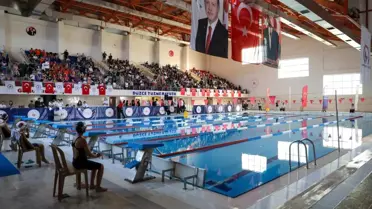 Düzce'de Yüzme Şenliği: 250 Sporcu Kulaç Attı