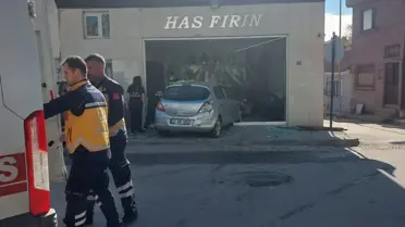 Edirne'de Fırına Otomobil Girdi: 4 Yaralı