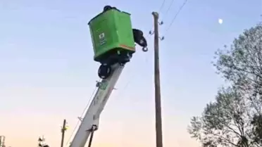 Kediyi Elektrik Direğinden Kurtardılar