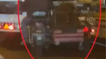 Film sahnelerini aratmadı! Hareket halindeki TIR'dan çaldıkları akıllara zarar