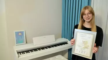 12 Yaşındaki Aylin Kılıç, Piyano Yarışmasında Birinci Oldu